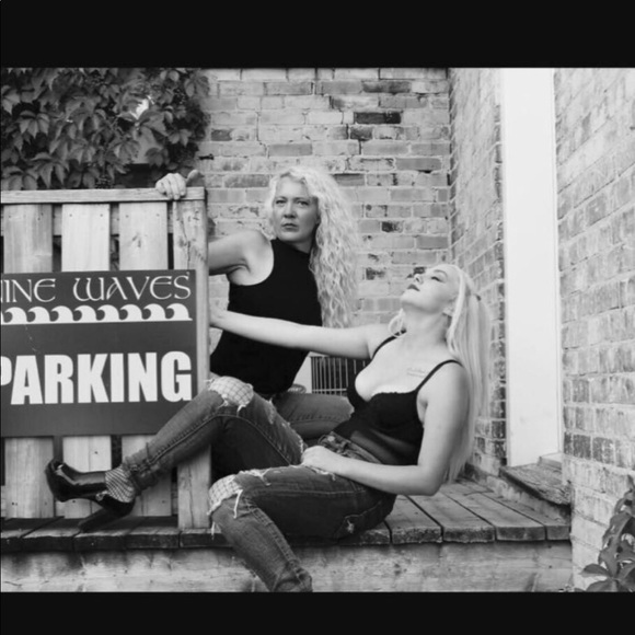 Meet your Posher, Julie - Picture 2 of 2